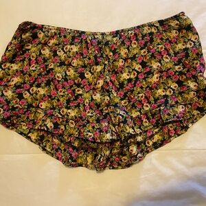 Flower flows shorts